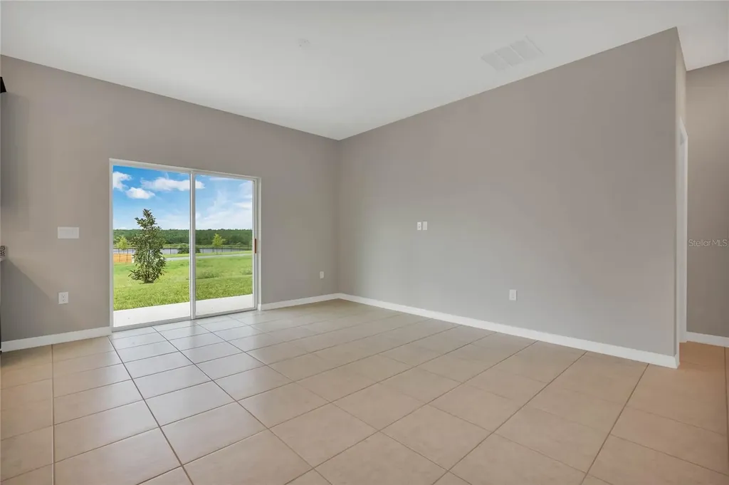 1739 Blue Lagoon Circle Mascotte FL 34753