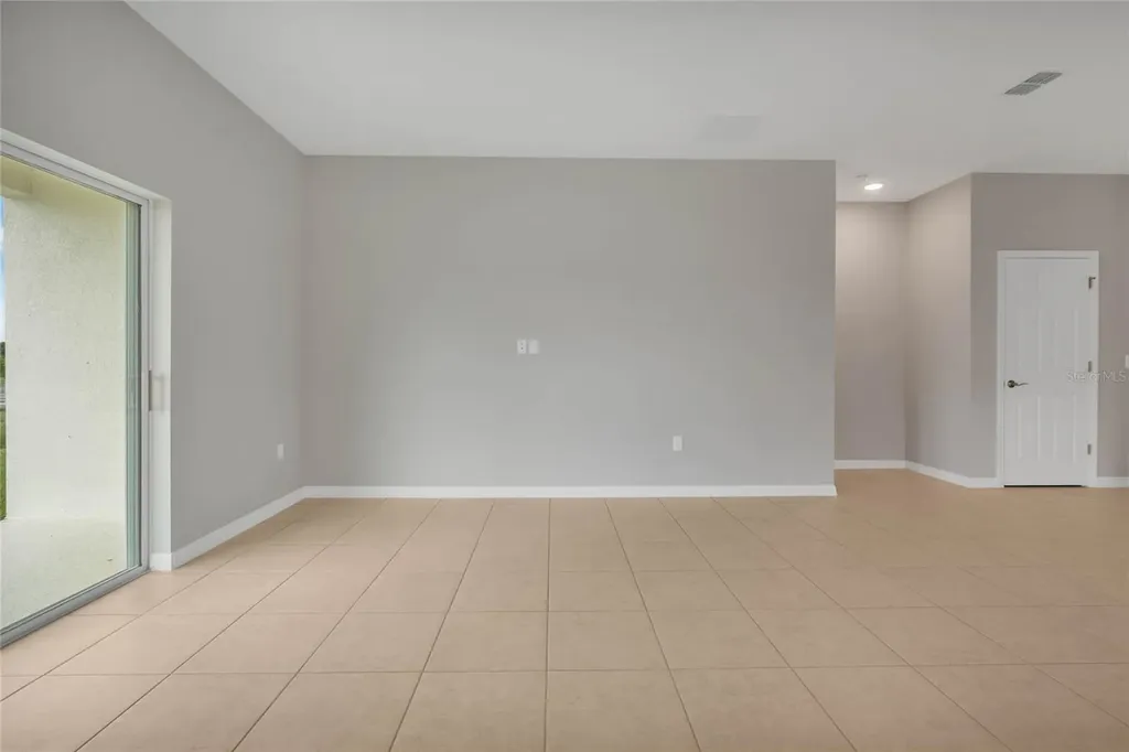 1739 Blue Lagoon Circle Mascotte FL 34753
