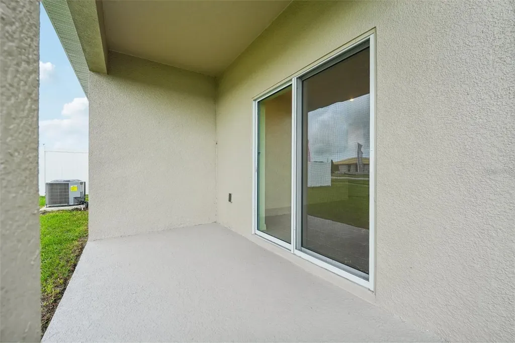 1739 Blue Lagoon Circle Mascotte FL 34753