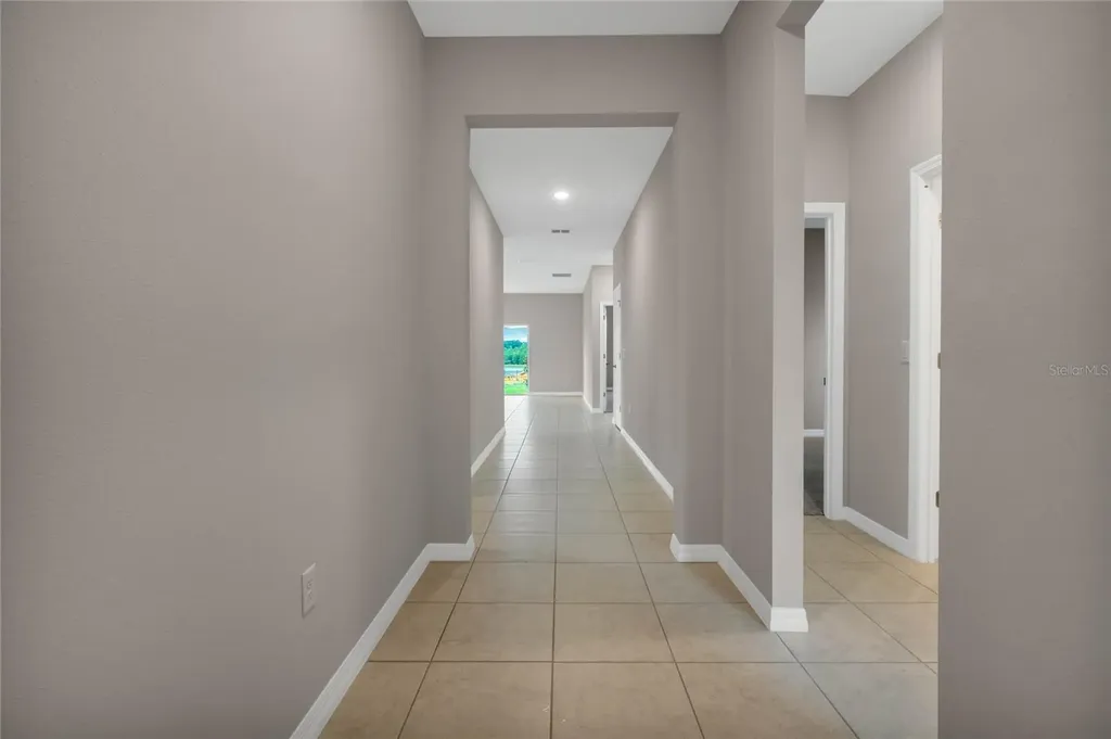 1739 Blue Lagoon Circle Mascotte FL 34753