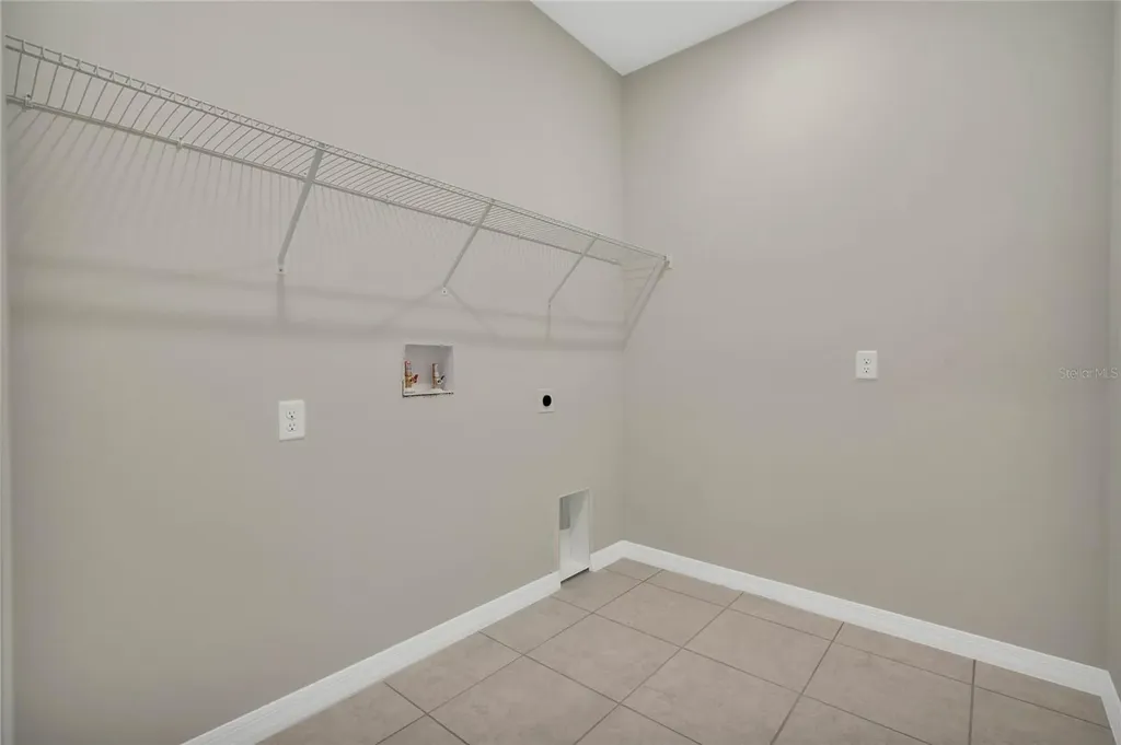 1739 Blue Lagoon Circle Mascotte FL 34753