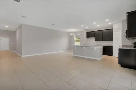 1739 Blue Lagoon Circle Mascotte FL 34753