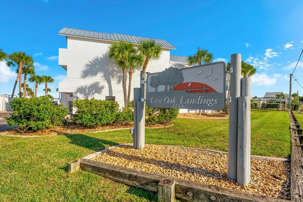 2255 N Beach Road Englewood FL 34223