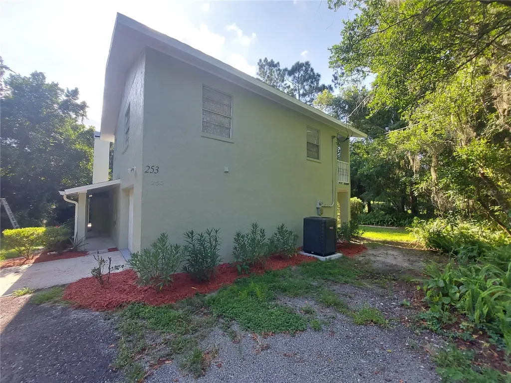 253 N Blue Lake Avenue Deland FL 32724