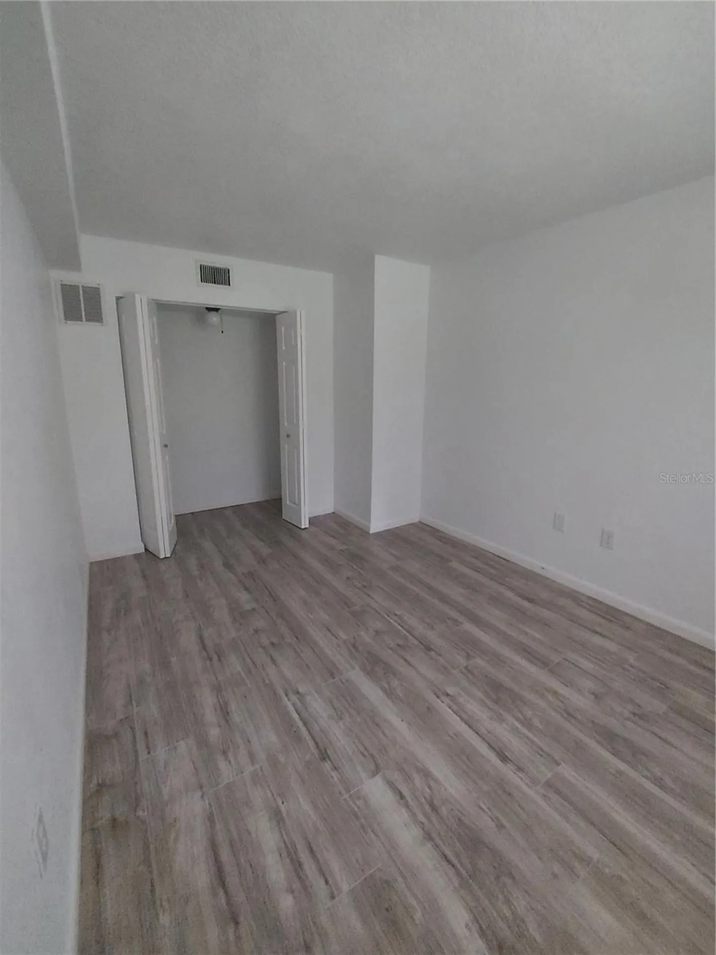 253 N Blue Lake Avenue Deland FL 32724