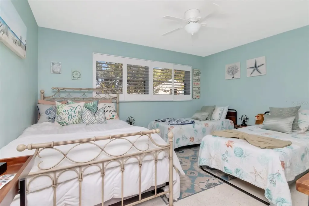 3991 38th Way S St Petersburg FL 33711