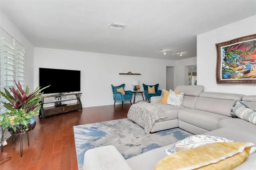 3991 38th Way S St Petersburg FL 33711