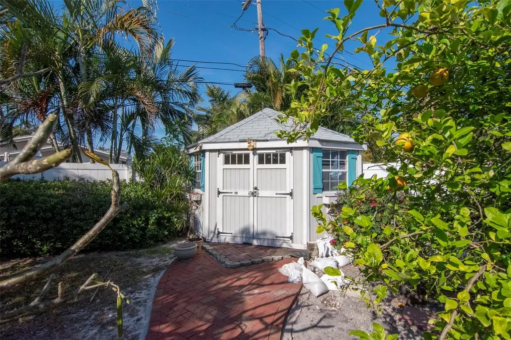 3991 38th Way S St Petersburg FL 33711