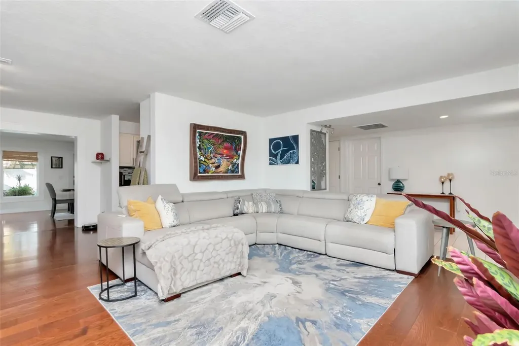 3991 38th Way S St Petersburg FL 33711