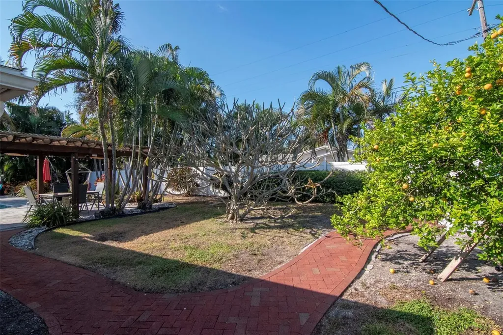 3991 38th Way S St Petersburg FL 33711