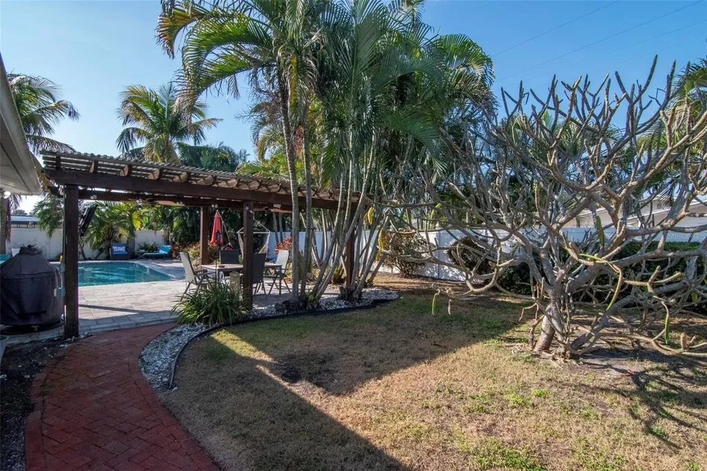 3991 38th Way S St Petersburg FL 33711