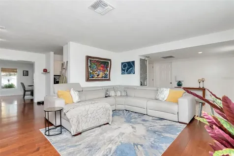 3991 38th Way S St Petersburg FL 33711