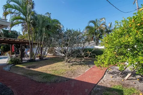 3991 38th Way S St Petersburg FL 33711
