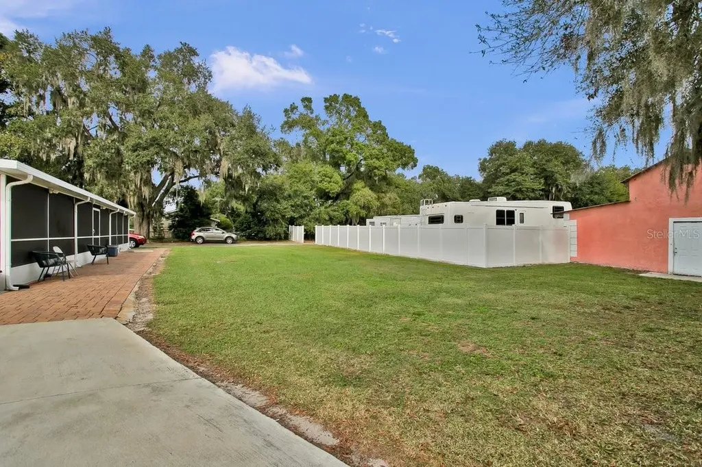 5615 Oak Avenue NW Lakeland FL 33810