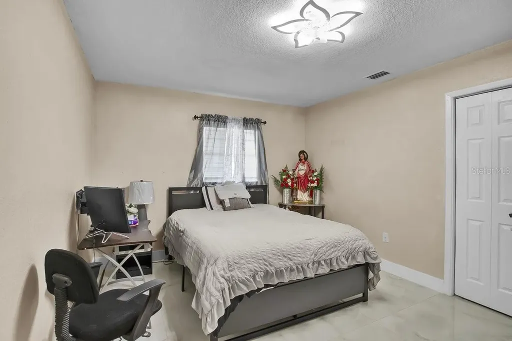 5615 Oak Avenue NW Lakeland FL 33810