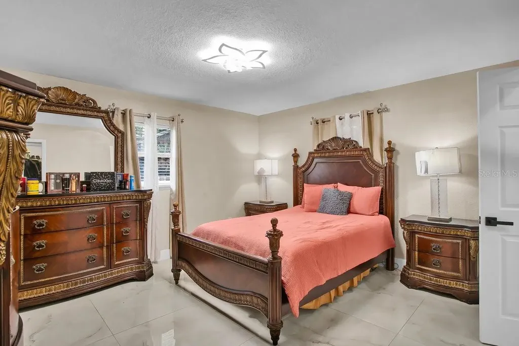 5615 Oak Avenue NW Lakeland FL 33810