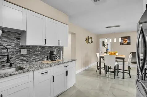 5615 Oak Avenue NW Lakeland FL 33810