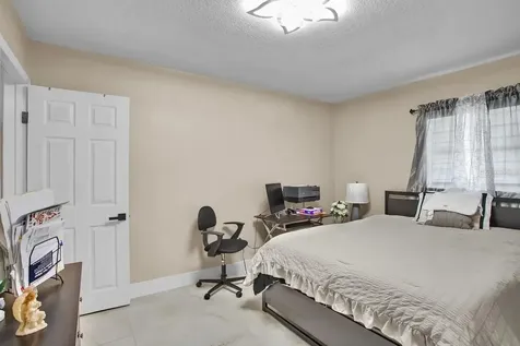 5615 Oak Avenue NW Lakeland FL 33810
