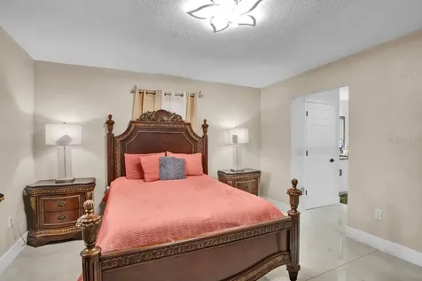 5615 Oak Avenue NW Lakeland FL 33810