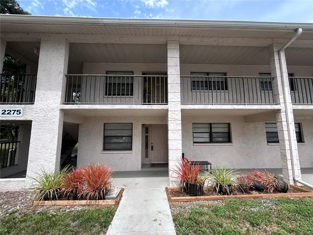 2275 62nd Avenue N St Petersburg FL 33702