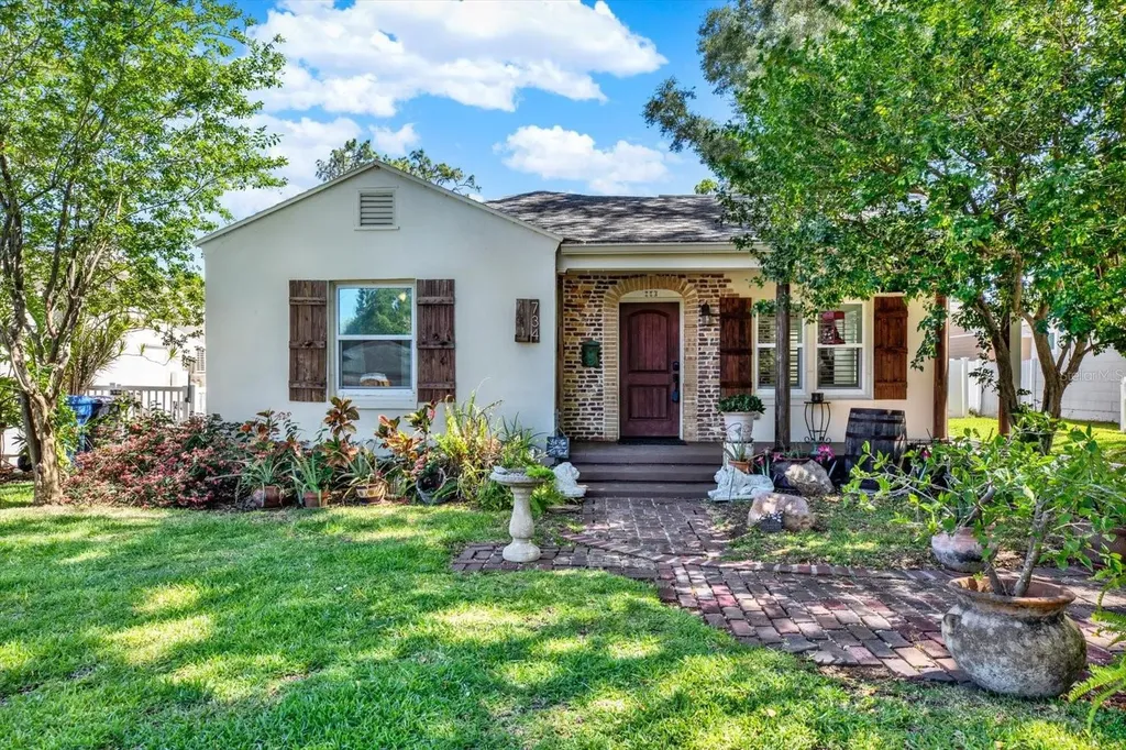 734 37th Avenue N St Petersburg FL 33704