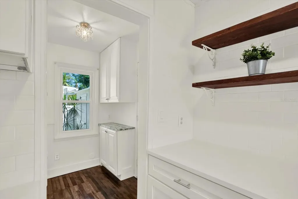 734 37th Avenue N St Petersburg FL 33704