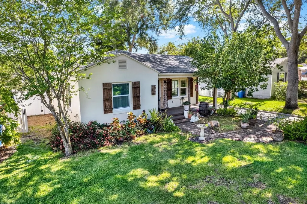 734 37th Avenue N St Petersburg FL 33704