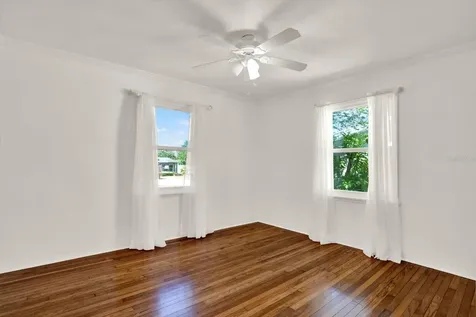 734 37th Avenue N St Petersburg FL 33704