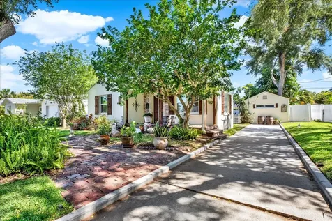 734 37th Avenue N St Petersburg FL 33704