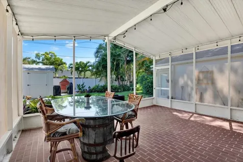 734 37th Avenue N St Petersburg FL 33704