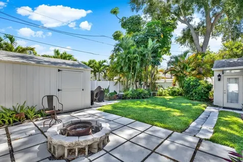 734 37th Avenue N St Petersburg FL 33704