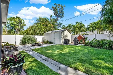 734 37th Avenue N St Petersburg FL 33704