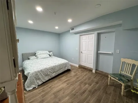 7050 48th Street N Pinellas Park FL 33781