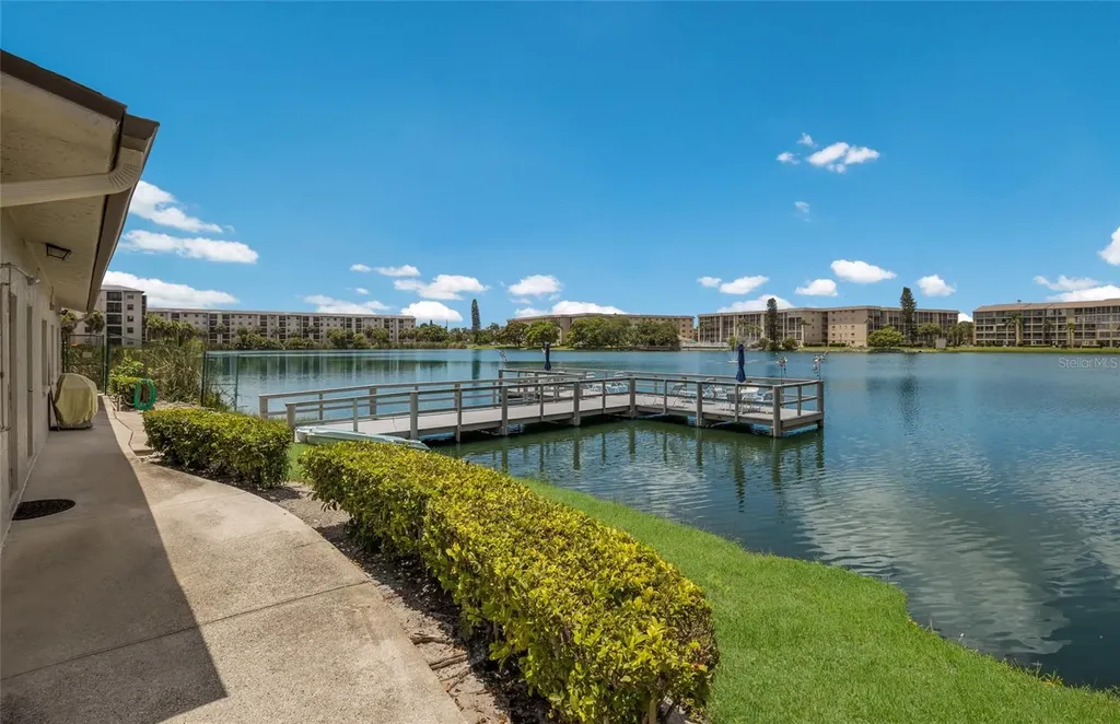 3839 Lake Bayshore Drive Bradenton FL 34205