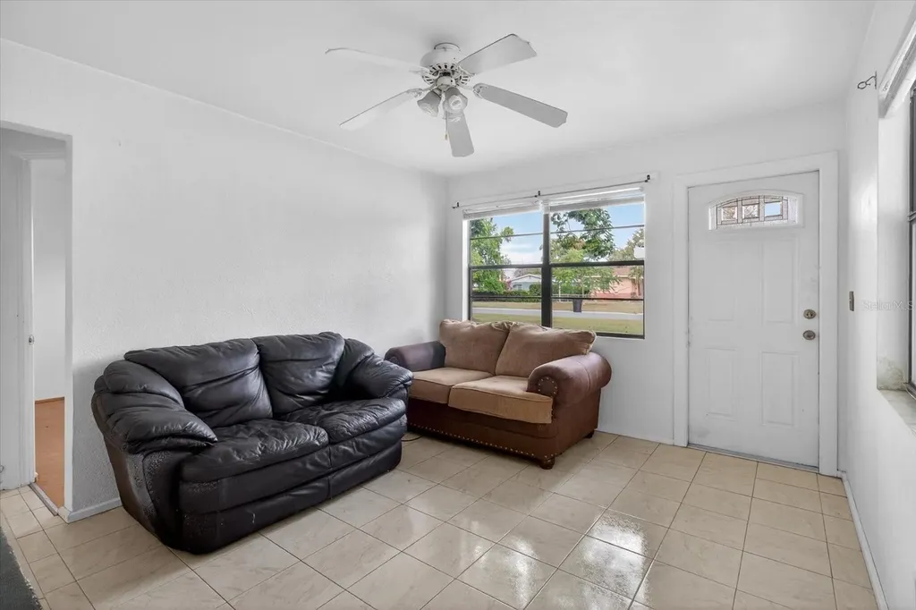 2480 18th Avenue N St Petersburg FL 33713
