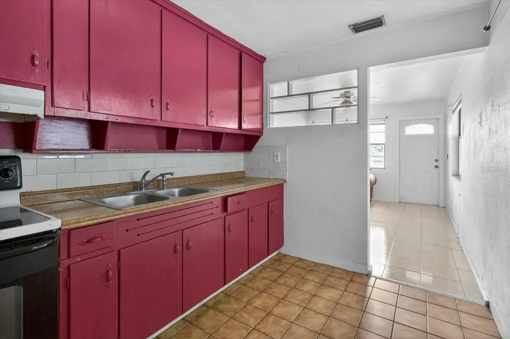 2480 18th Avenue N St Petersburg FL 33713