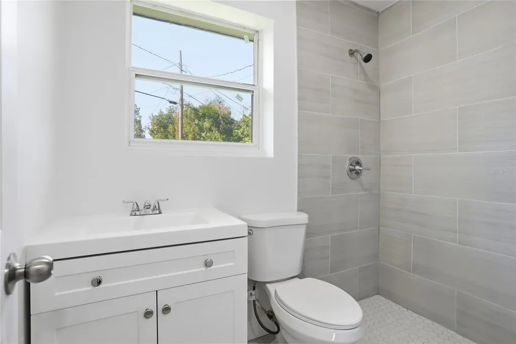 526 Engel Drive Orlando FL 32807