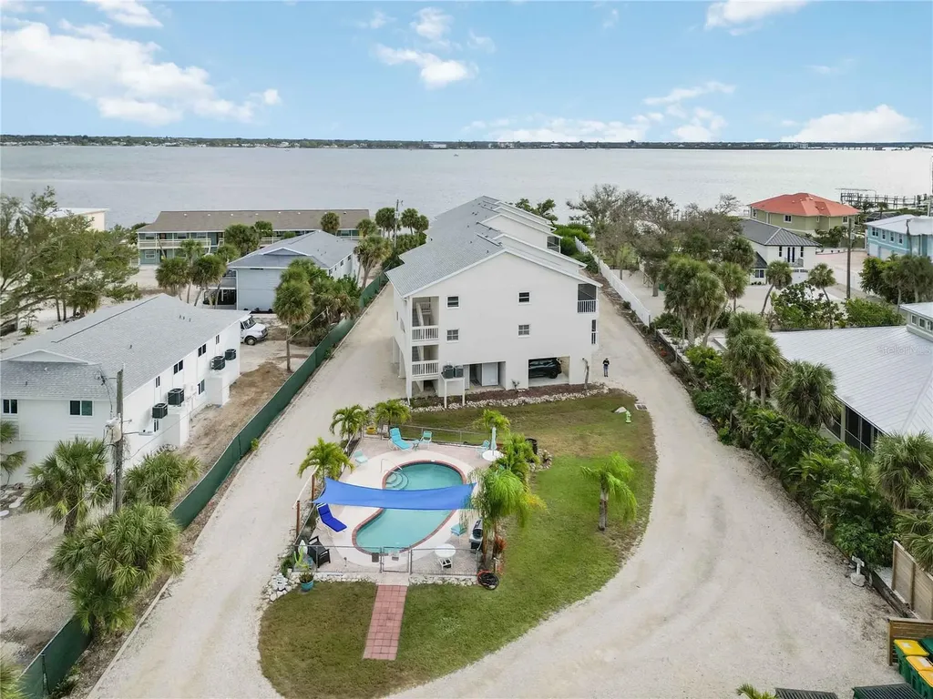 5031 N Beach Road Englewood FL 34223