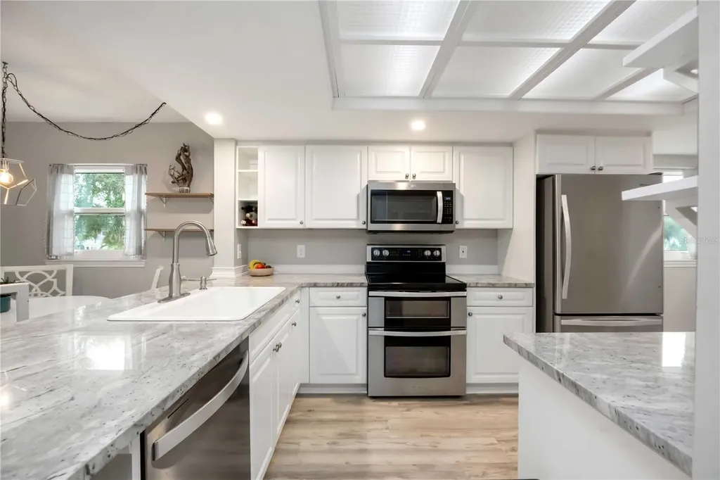 5031 N Beach Road Englewood FL 34223