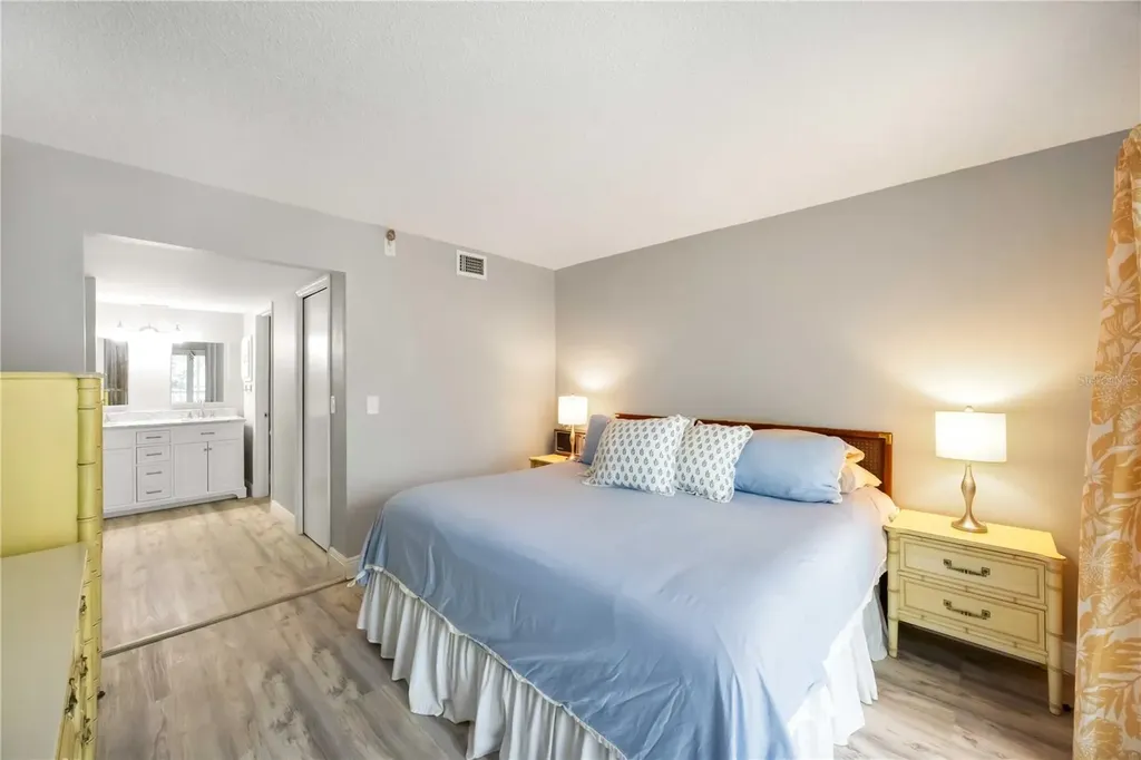 5031 N Beach Road Englewood FL 34223