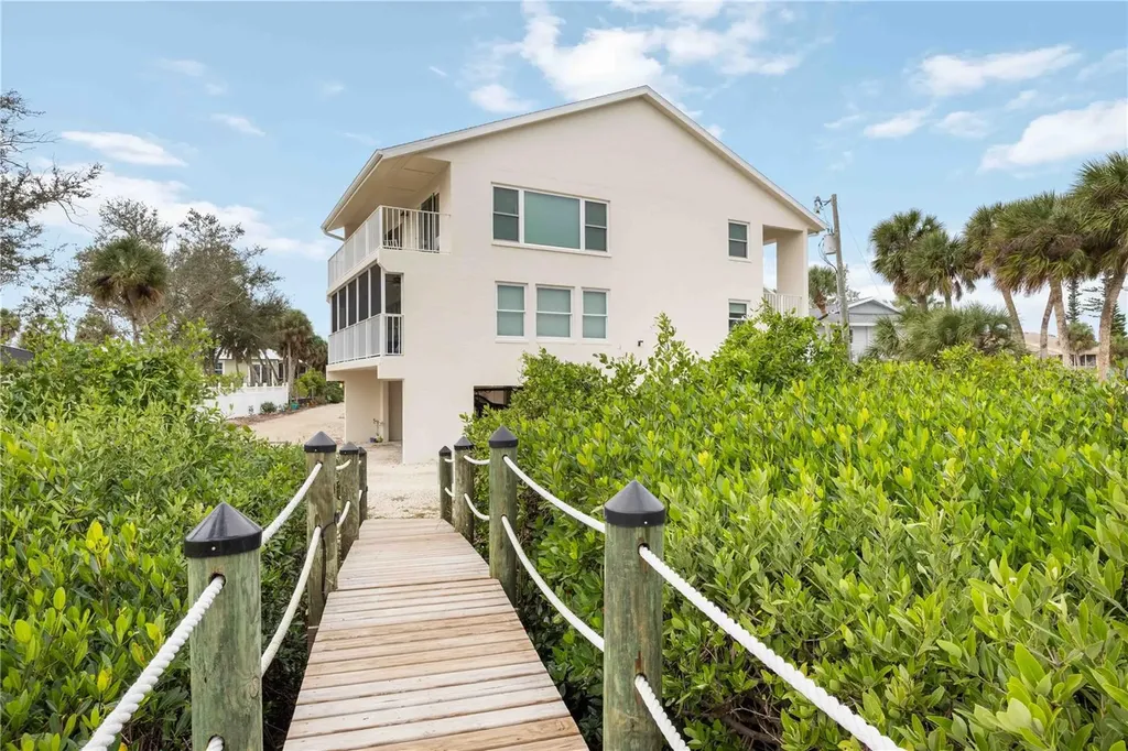 5031 N Beach Road Englewood FL 34223