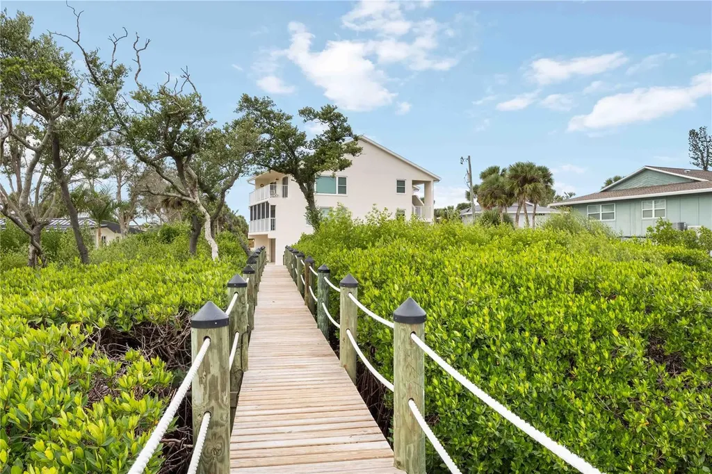 5031 N Beach Road Englewood FL 34223