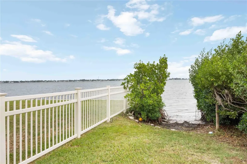 5031 N Beach Road Englewood FL 34223