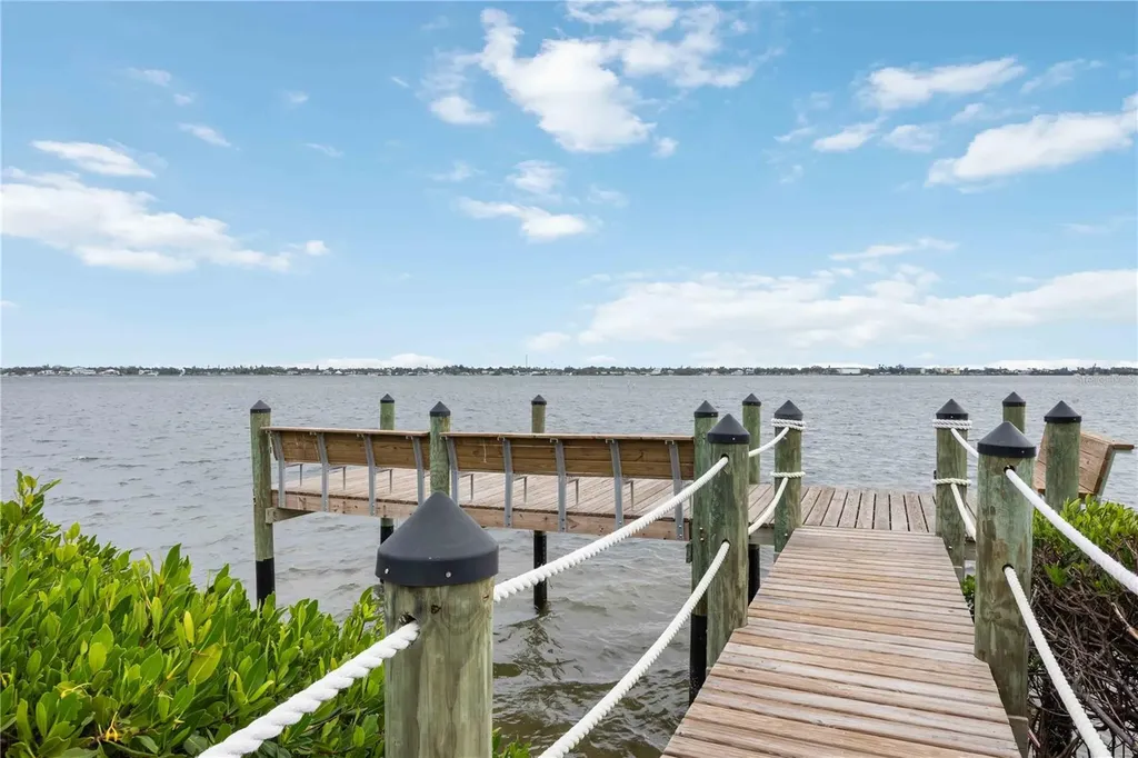 5031 N Beach Road Englewood FL 34223