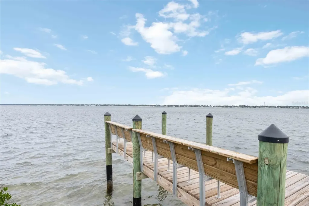 5031 N Beach Road Englewood FL 34223