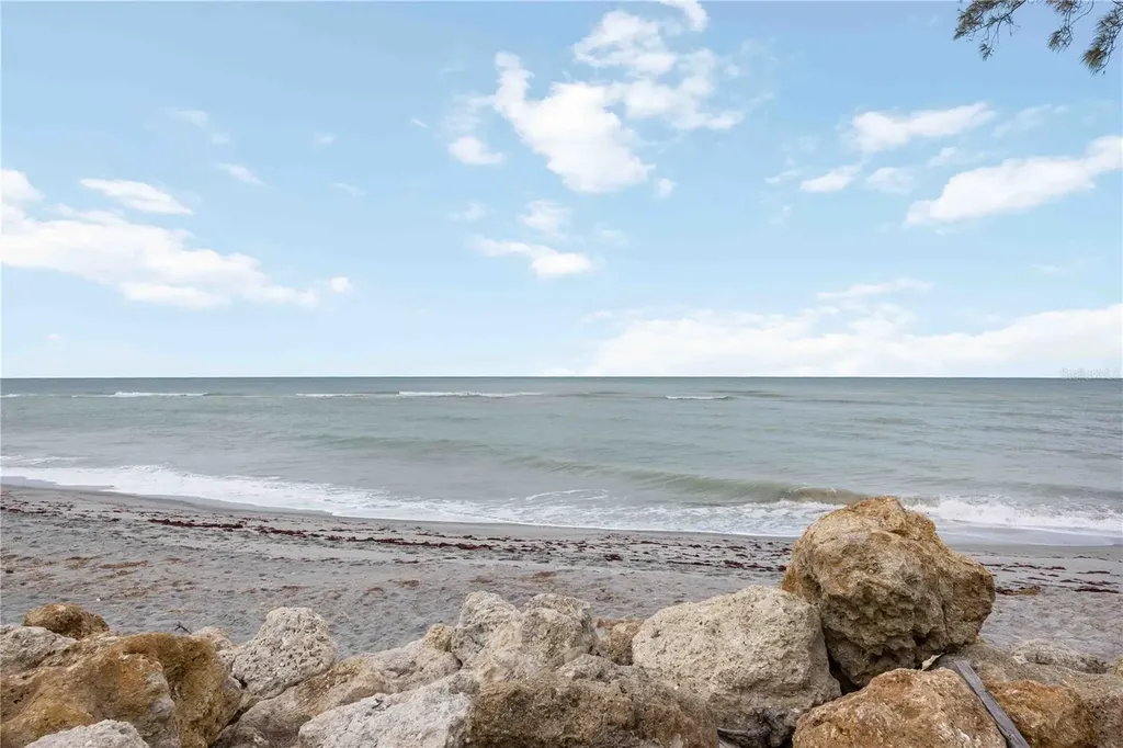 5031 N Beach Road Englewood FL 34223