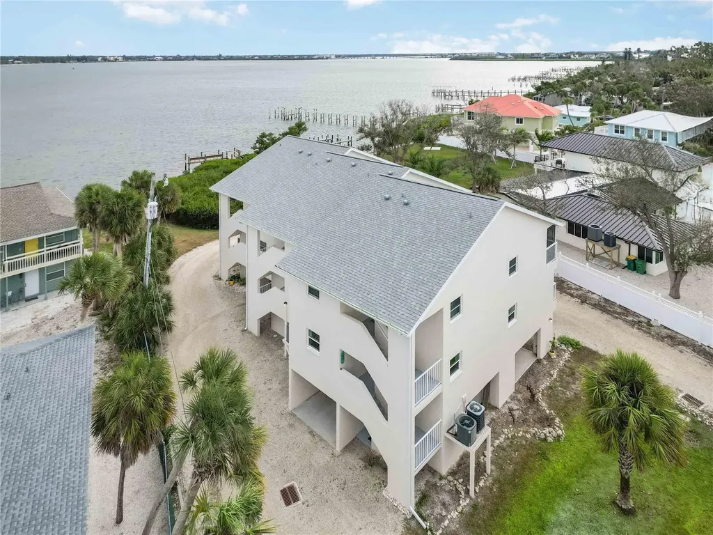 5031 N Beach Road Englewood FL 34223