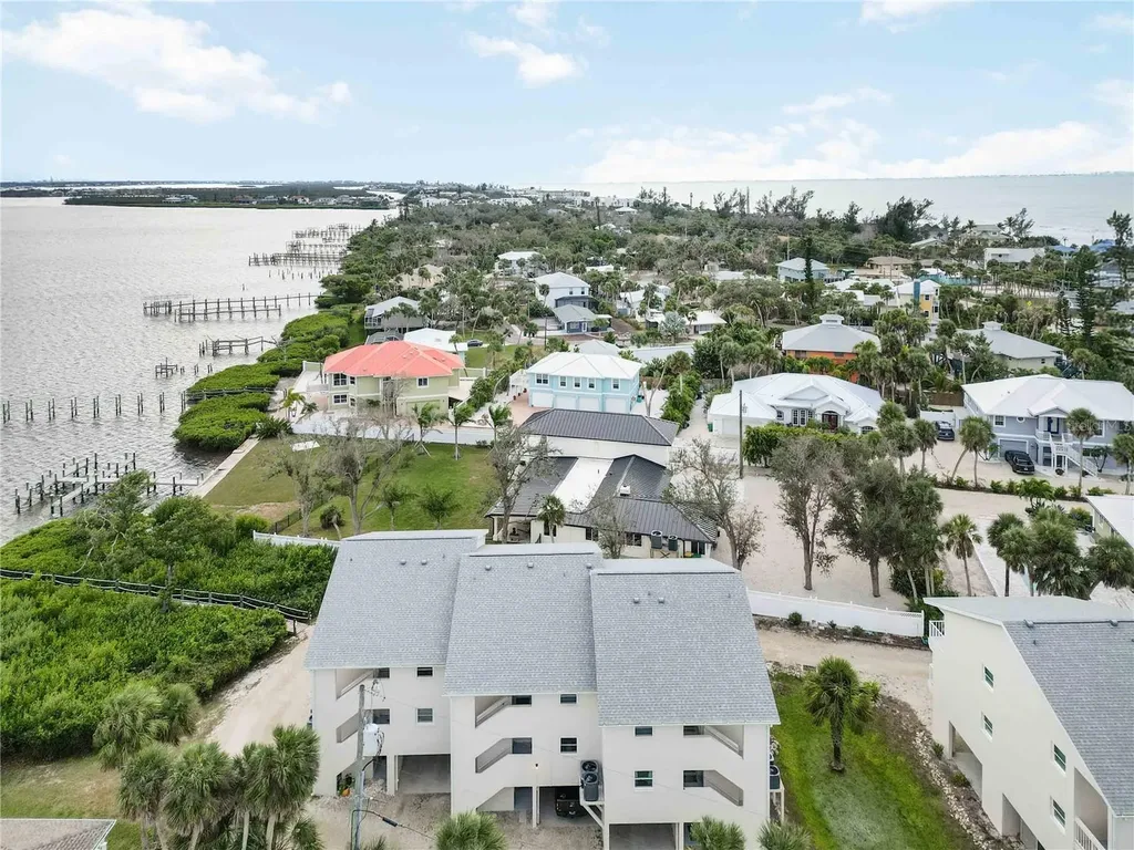 5031 N Beach Road Englewood FL 34223