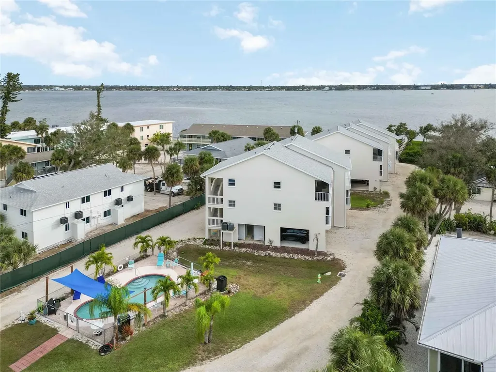 5031 N Beach Road Englewood FL 34223