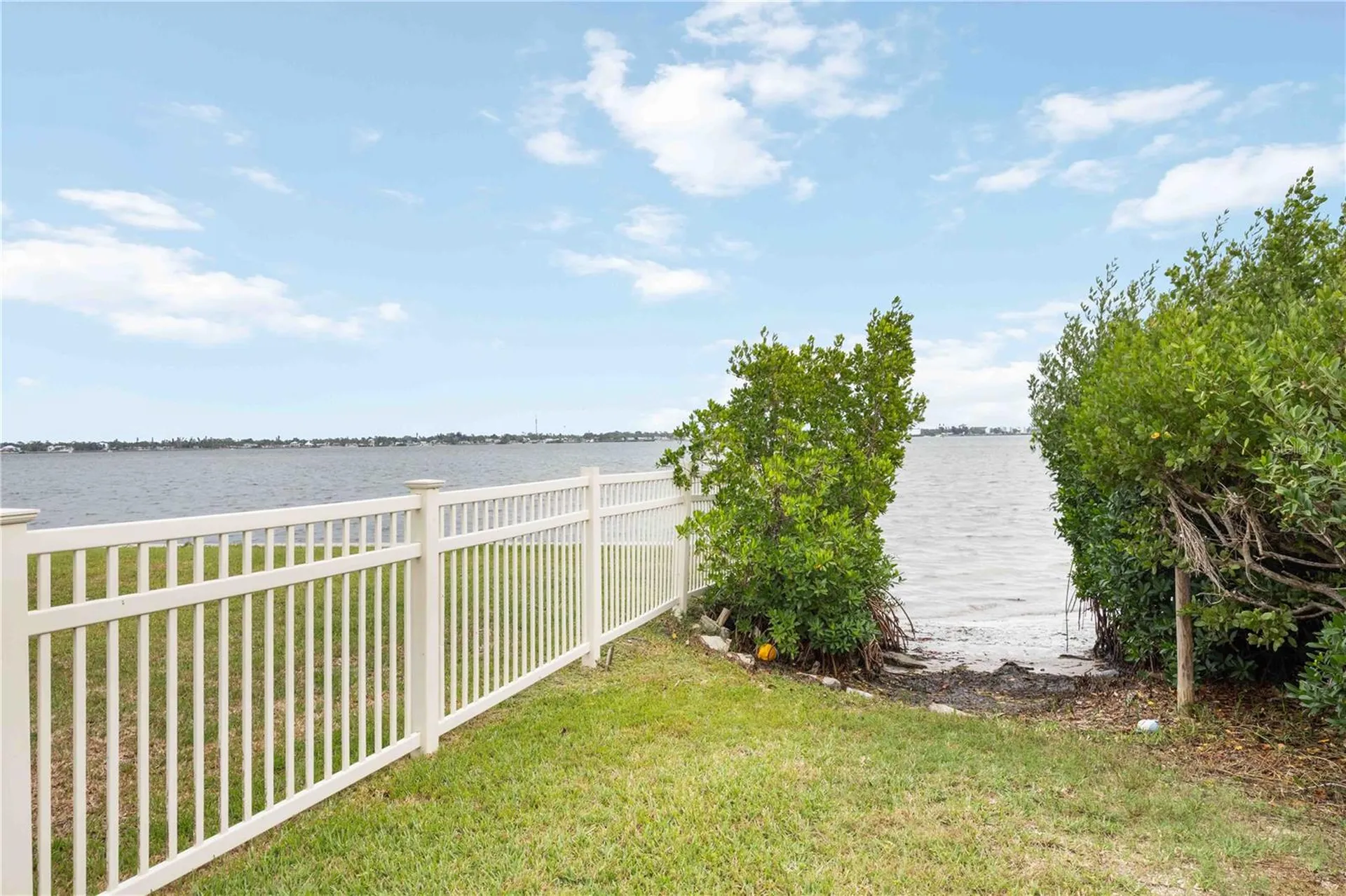 5031 N Beach Road Englewood FL 34223